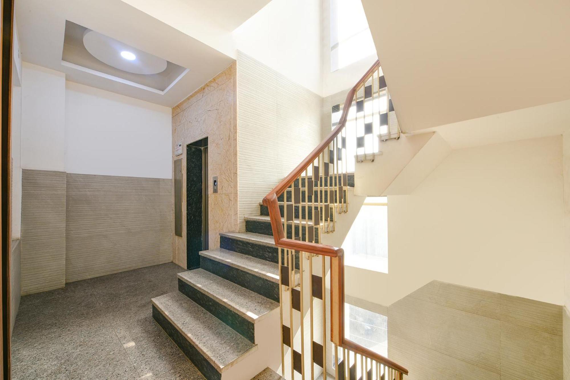 Fabhotel Vibe Noida Exterior photo