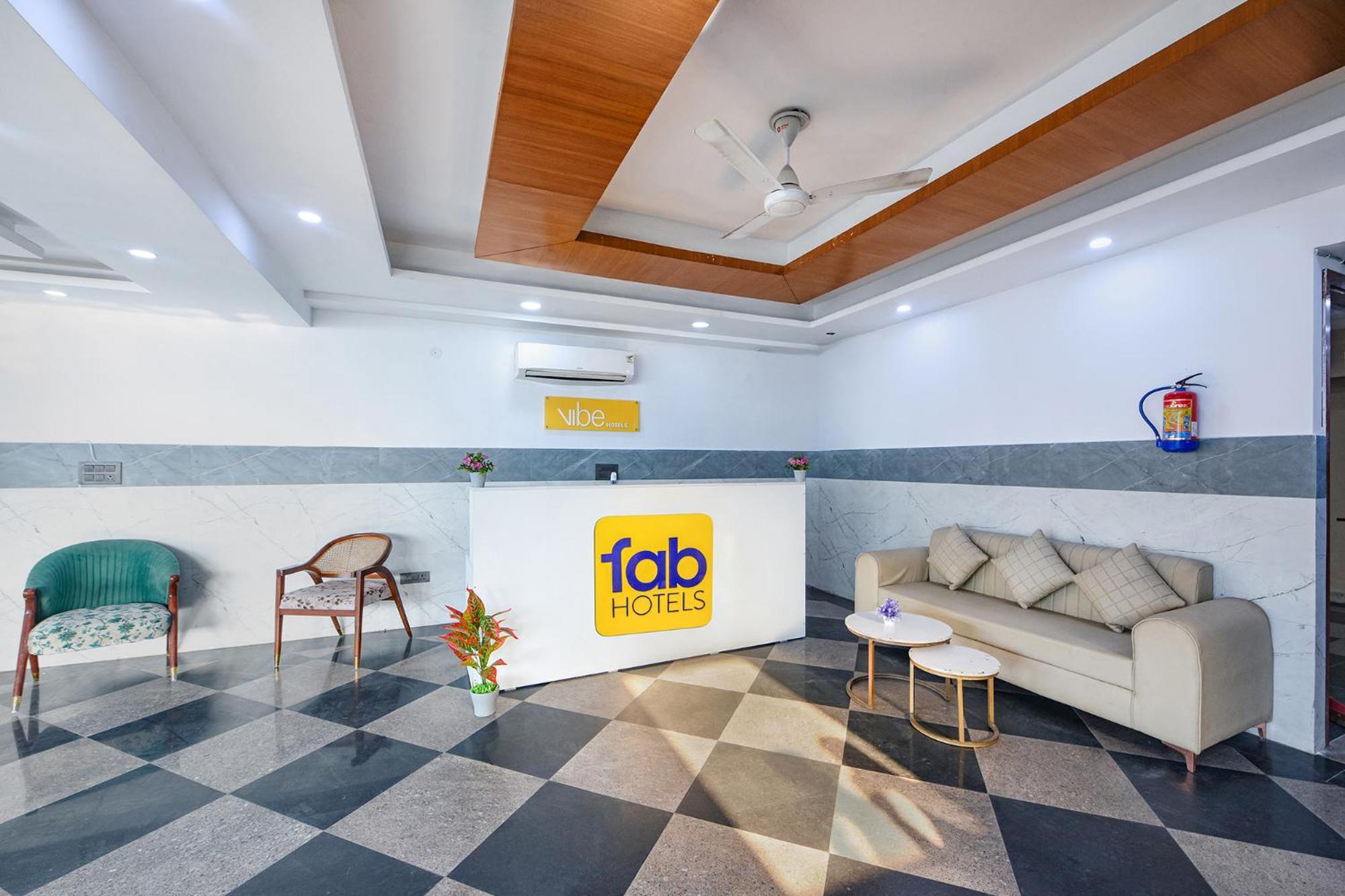 Fabhotel Vibe Noida Exterior photo