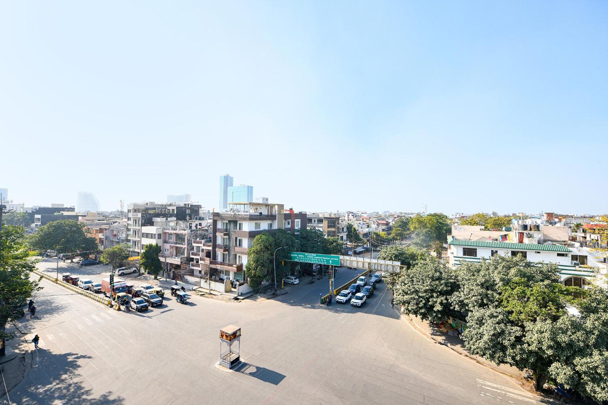 Fabhotel Vibe Noida Exterior photo